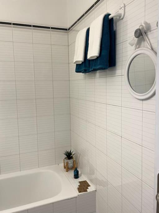 Appartement Vue Mer, 5Min A Pied De La Plage, Parking Prive Vallauris Luaran gambar
