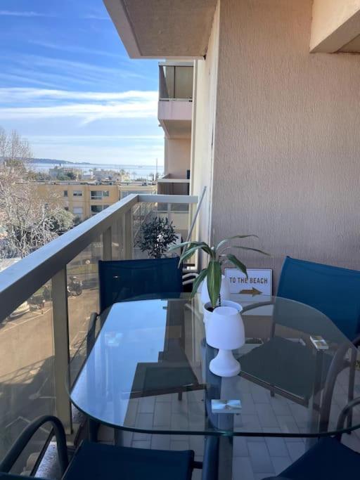 Appartement Vue Mer, 5Min A Pied De La Plage, Parking Prive Vallauris Luaran gambar